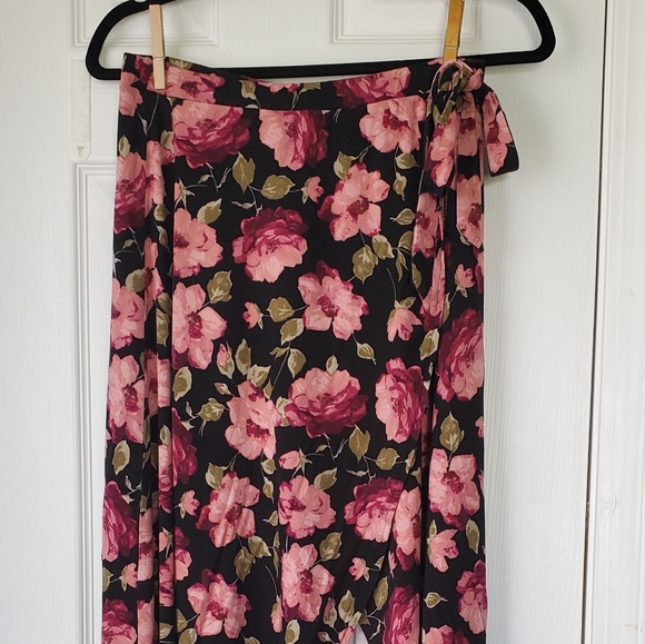 American Eagle High-low floral maxi skirt - Picture 3 of 4